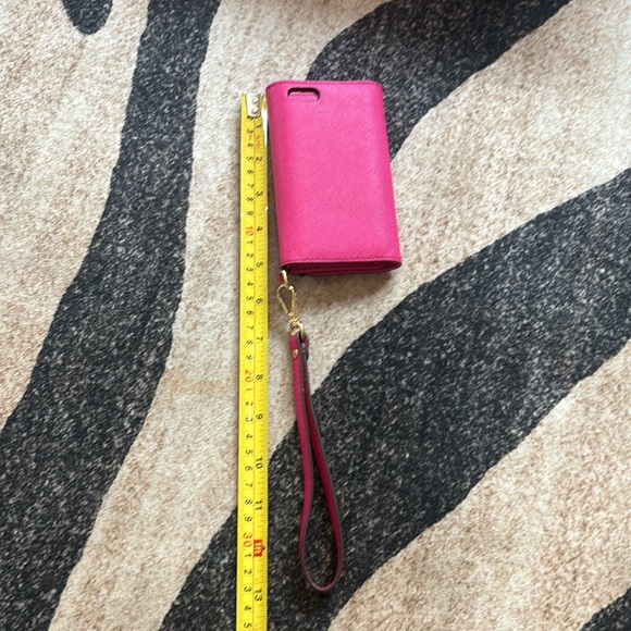 Michael Kors cell phone holder with credit card slots - Picture 13 of 14